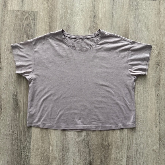 lululemon Women’s Cates T-Shirt Pima Cotton lavender Size Large - Picture 1 of 3